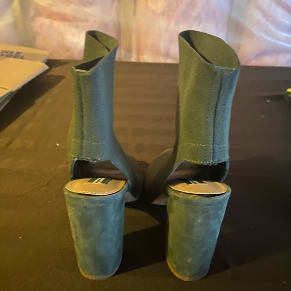 Stylish Open Toed Ankle booties - Picture 3 of 6